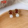 Aretes rojos de alta gama aretes únicos para mujer aretes estilo occidental 2023 nuevos aretes geométricos de nicho populares de moda