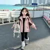 Jaqueta Anoraque com Capuz para Meninas Primavera e Outono 2026 Novo Estilo Infantil Color Block com Zíper Resistente ao Vento para Crianças Médias e Grandes Top