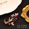 Broche de Hoja Roja China, Broche de Flor Elegante de Alta Gama, Ramillete Exquisito y Atmosférico, Accesorios de Ropa de Nicho