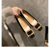 Sapatos Mary Jane de pele de carneiro com fivela quadrada e salto baixo, sapatilhas de sola macia estilo francês, versáteis para o trabalho e festas