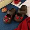 Mocasines Mary Jane huecos de moda para mujeres menudas, suelas gruesas, lindo diseño de hongo y flor, zapatos perforados de celebridad de internet, verano, ligero arco