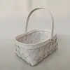 Cesta de mano blanca estilo pastoral artístico cesta de almacenamiento de artículos varios de escritorio cesta de flores tejida con virutas de madera artesanía