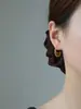 Aretes de textura hueca de puntos y líneas, diseño de nicho, lujo ligero, sensación de alta gama, accesorio elegante y con estilo para mujer, adecuado para regalar