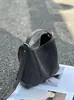 Bolsa de Axila Fosca de Nicho de Alto Padrão, Nova Bolsa Transversal Casual para o Outono e Inverno de 2026, Bolsa Feminina de Couro Genuíno