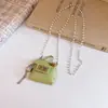 Pingente de Colar para Bolsa com Pérolas e Couro Moda Versátil Nicho Corrente para Suéter Personalizado Joias de Alto Padrão Venda por Atacado