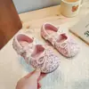 Sapatos de Couro 2026 Chegadas da Primavera Sapatos Individuais Infantis Solado Macio Sapatos para Meninas Fecho Mágico Sapatos Infantis Sapatos de Princesa Meninas Outono