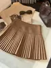 Falda plisada corta de gamuza para mujer petite con bordado de letras, nueva de otoño, de cintura alta, adelgazante, anti-exposición, línea A