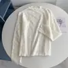 Blusa de Encaje Beige Suave con Cuello Semi-Alto y Jacquard de Encaje Intricado, Elástica y Elegante, Adecuada como Capa Base, Estilo Coreano