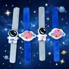 Pulsera de Anillo a Presión de Peluche de Dibujos Animados para Niños Astronauta Planeta Lindo Regalo Creativo