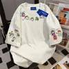 2025 Nova Divertida Camiseta Feminina de Manga Curta Estampada com Desenho Shin-Chan Verão Casual Solta Versátil Top Ins