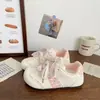 Zapatos de Entrenamiento Alemanes Estilo Lindo para Mujer 2026 Otoño Nuevos Zapatos Deportivos para Mujer Zapatos Casuales de Dibujos Animados de Manzana Zapatos Blancos Zapatos de Plataforma