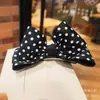 Um par de presilha de cabelo importada com laço tridimensional de pérolas, Coreia do Sul, para crianças, de alta qualidade, presilha lateral vermelha, acessório de cabeça de princesa