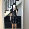 Vestido Floral Retro de Cuello en V Estilo Francés para Mujer Verano Nuevo Estilo Suave Cintura Ceñida Falda Corta para Mujeres Pequeñas