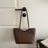 2026 Nova Bolsa de Ombro Grande Capacidade Estilo Retrô para Axila Feminina Versátil Bolsa de Dia a Dia Bolsa de Ombro Moda Temperamento Bolsa para o Trabalho