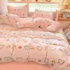 Juego de ropa de cama de cuatro piezas de terciopelo de leche, cálido para invierno, de alto gramaje, adecuado para dormitorios universitarios y habitaciones, con diseño Fair Isle, incluye sábana bajera y funda de edredón.