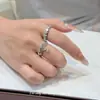 Anillo de Diamantes Brillantes Estilo Transfronterizo, Lujo Ligero, Sensación de Alta Gama, Diseño Versátil, Exquisito Diseño de Flor y Corazón, Apilable, Anillo Personalizado para Mujer
