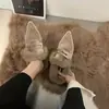 Chinelos de Algodão Peludo Macio com Salto Grosso e Bico Fino Sapatos Femininos Para Usar Fora Outono e Inverno Slip-on Temperamento de Celebridade da Internet Meio Chinelo Fechado