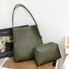Bolso 2025, nuevo estilo, moderno bolso de hombro tejido de piel de vaca, de gran capacidad, de piel auténtica, para mujer, bolso grande tipo cubo, bolso de mano para la axila.