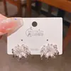 2025 Nuevos Pendientes de Flor Plateada Gruesa Floreciente de Circonita de Gama Alta Versátiles para el Trabajo Lujo Accesible Pendientes de Hoja Joyería
