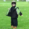 Chaqueta de otoño tres en uno para niños, desmontable, nuevo estilo de otoño, cortavientos con capucha elegante y genial, ropa para exteriores