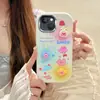 Adecuado para Apple iPhone 14 Plus Dibujos Animados Moda 15 Pro Estéreo Todo Incluido Galvanizado Funda de Teléfono Móvil Pulsera Fresca