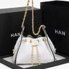 2026 Nuevo Modelo Bolso Tote Pequeño Estilo Chanel Acolchado con Cadena y Piel Encerada, Bolso de Hombro Acolchado con Cadena Personalizable de Gran Capacidad