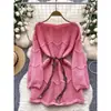 Suéter de punto estilo coreano para mujer con ribete de encaje asimétrico, que presenta un look otoñal suave, casual y dulce, con un diseño de hombros descubiertos y un estilo holgado de jersey.