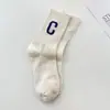 Medias Deportivas Blancas para Mujer ins de Moda Combinan con Todo Estilo Universitario Rayadas de Longitud Media Primavera y Verano Transpirables Absorbentes de Sudor Letras Medias para Mujer