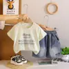 Conjunto de Verão para Meninos 2026 Novo Estilo Infantil Casual de Verão Conjunto de Duas Peças com Manga Curta Roupas de Bebê Estilosas Roupas Infantis da Moda