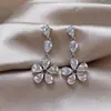 Pendientes de Moda Elegantes Estilo Coreano con Aguja de Plata S925 para Mujer con Diseño Único Pendientes de Flor Pétalo Mariposa de Circonita Pendientes Versátiles