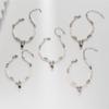 Pulsera de Perlas con Colgante de Conejo Plateado Pequeño Versátil de Lujo Ligero Estilo Francés para Mujer Joyería Nicho de Alta Gama que No se Desvanece