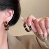 Brincos Femininos Exagerados com Design de Estampa de Leopardo Marrom Tipo C, Tendência Cool, Sensação de Alto Padrão, Nicho Retrô, Outono e Inverno, Agulhas de Prata 925