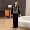 Traje de Outono de Manga Longa de Luxo para Mães 2026 Novo Estilo Plus Size para Mulheres Acima de 50 Anos Traje Retrô de Veludo para Meia-Idade