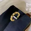 Anillo de corazón hueco de diseño estilo coreano para mujer, estilo nicho, anillo de lujo ligero, cobre incrustado con circonio, joyería galvanizada en oro real