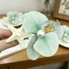 Grampo de Cabelo Pérola com Flor Phalaenopsis Azul, Acessório de Cabelo com Flor Artificial, Ornamento de Cabelo para Atmosfera de Sessão de Fotos, Presilha Lateral