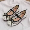 Nuevos zapatos infantiles elegantes y de moda 2026, zapatos de malla, zapatos planos infantiles de talla mediana y grande, zapatos de princesa para actuación en escenario y desfile de moda infantil
