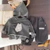 Conjunto de otoño para niños: Chal sin mangas con top a rayas con capucha combinado con pantalones largos casuales, lindo conjunto de dos piezas