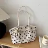 Bolsa tote de bolinhas super popular transfronteiriça para mulheres, nova tendência outono 2026, moda casual versátil, bolsa de ombro/axila para o dia a dia