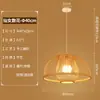Sala de estar de villa, lustre com pé direito alto, escada de dois andares, apartamento tipo loft, sala de jantar com pé direito alto, escada estilo madeira, iluminação de arte em madeira