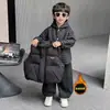 Roupas de Inverno para Meninos Conjunto de Três Peças Camisa com Colete de Seda e Algodão Estilo Coreano Conjunto Charmoso com Forro de Fleece para Crianças Pequenas e Médias Roupas Charmosas de Malandro