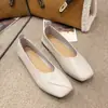Zapatos planos sencillos de punta cuadrada y boca poco profunda, perfectos para ir al trabajo, que exudan un estilo suave y cómodo, zapatos de abuela, nueva colección primavera/otoño 2026