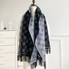 Bufanda de Hilo Acrílico Retorcido de Invierno para Mujer Nueva Simple Jacquard Rayado Imitación Cachemir Borla Larga Chal Relajado Transfronterizo