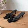 Sandalias de tacón alto para mujer, tacón fino, lazo, tira única, plateadas, nuevo estilo verano 2026, temperamento europeo y americano, tacones altos de punta cuadrada