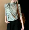 Camisa Verde com Bolinhas Estilo Levemente Maduro para Mulheres, Novo Modelo Primavera 2026, Top Único e Bonito de Alta Qualidade com Laço e Fita