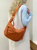 Bolsas de ombro lisas estilo francês para atacado, modernas e versáteis, com um toque de luxo, adequadas para estudantes e com grande capacidade e design crossbody.