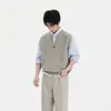 Colete de tricô sem mangas para homens, estilo coreano de outono, solto e moderno, suéter pullover de gola V liso, novo modelo