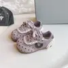 Tênis femininos estilo coreano, nova coleção primavera/outono 2026, sapatos de malha respiráveis para crianças, tênis de treino alemães para bebês, sapatilhas femininas de bolinhas