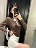 Nueva camiseta de otoño estilo coreano para chica popular, cuello medio abierto, diseño de dos piezas falsas con botones a rayas, ajuste ceñido, manga larga, para mujer