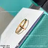 Anillo Versátil de Nudo V-Oro de Lujo Ligero T1 Anillo de Banda Estrecha con Diamantes Oro Rosa Oro de 18 Quilates