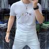 Camiseta de manga corta con cuello redondo para hombre, nueva camiseta de verano de 2024 con estampado de letras en caliente, ajustada, de media manga, cómoda y moderna.